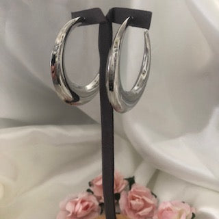 Boucles d'Oreilles Créoles Ovales en Acier Inoxydable Argenté – Élégance Intemporelle | Bella Monica Bijoux